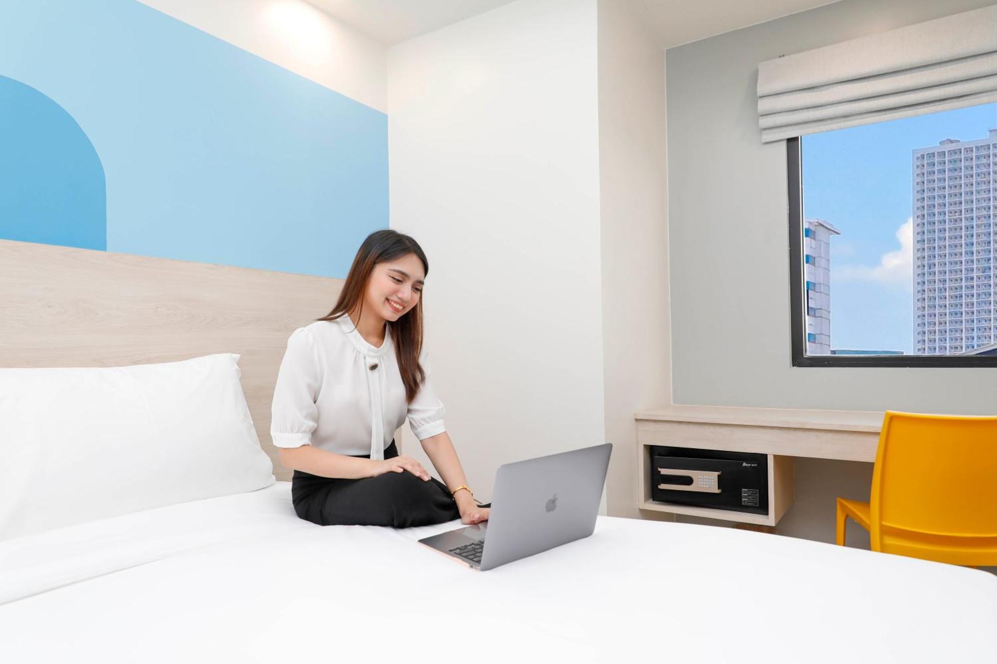 Hop Inn Hotel Iloilo Экстерьер фото